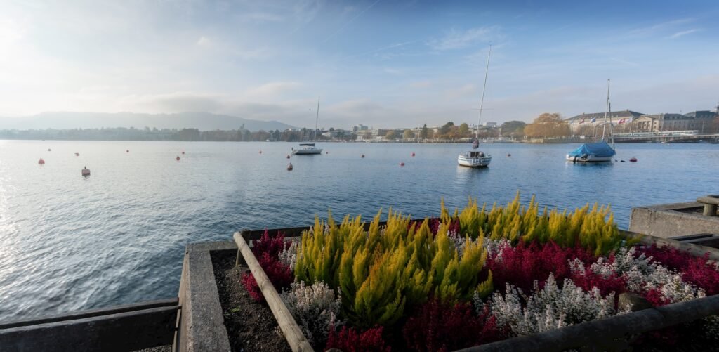 Panoramic view of Lake Zurich and Boats - Zurich, Switzerland