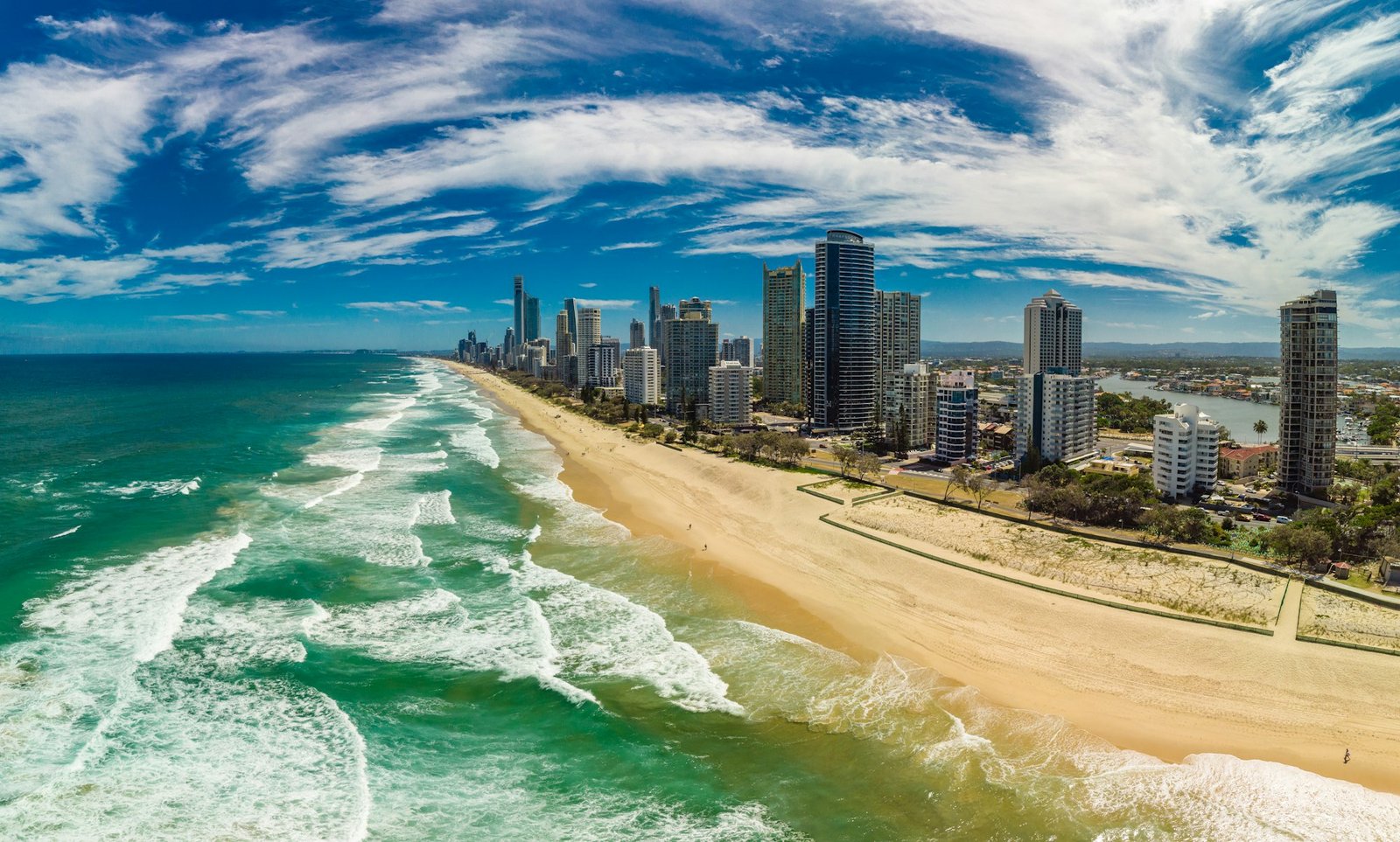 A Gold Coast Adventure : Surf, Sun and Thrills – Your Ultimate Guide